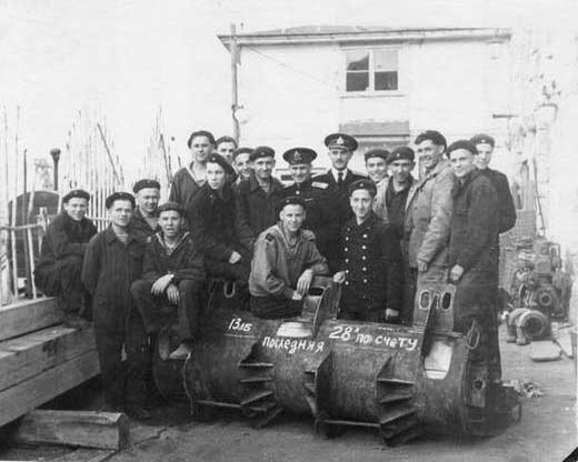 фотография моряков с линкора Новороссийск