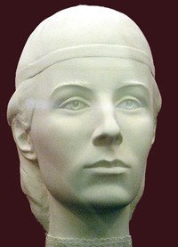 Скульптура головы матери Ивана Грозного