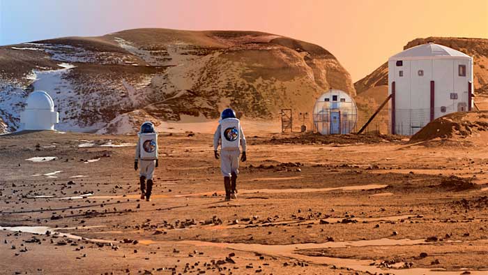 Люди идут по Марсу
