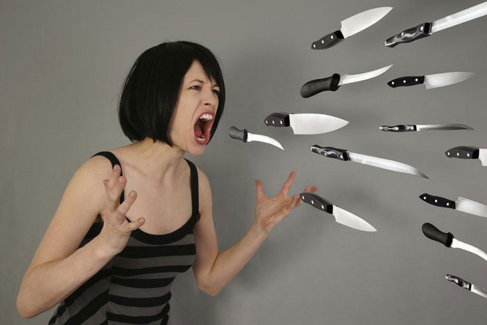 Ассоциация гнева с ножами