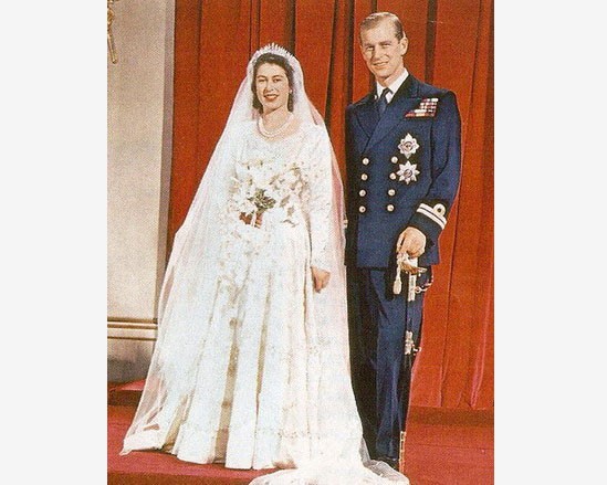 Елизавета в свадебном платье и Филипп