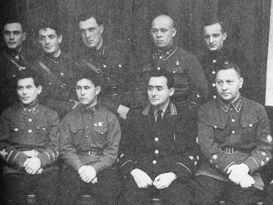 Фотография Ежова и сотрудников НКВД