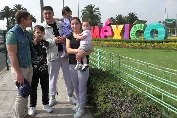 Семья в Мехико