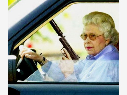 Пожилая дама с пистолетом
