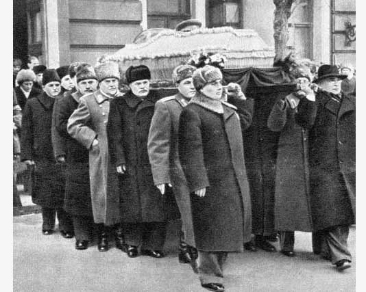 Вынос гроба с телом Сталина