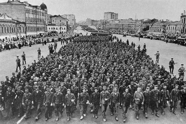 Марш немецких пленных по Москве