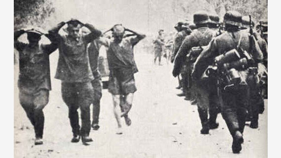 Фотография пленных советских и немецких солдат