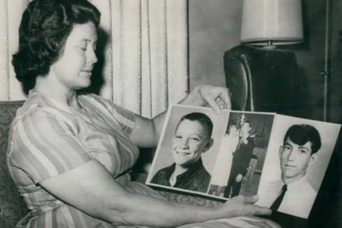 Джени Лу Гиббс с фотографиями своих детей