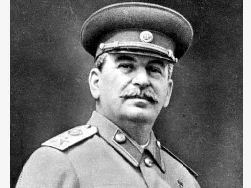 Портрет Сталина в военной форме