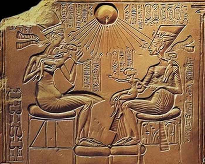 Эхнатон и его жена Нефертити