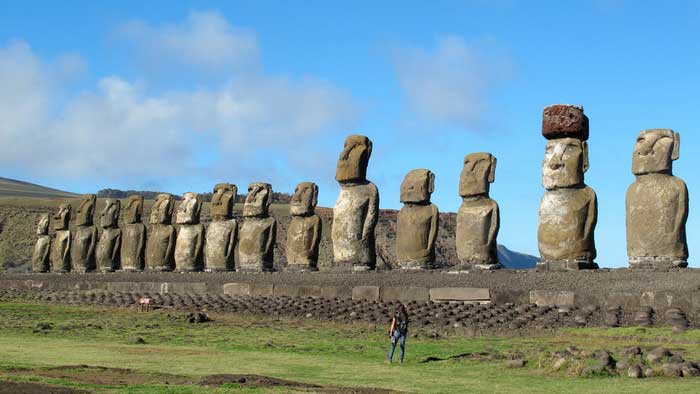 Статуи моаи у берега