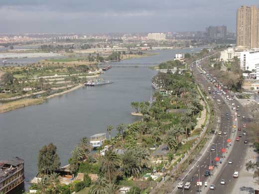 Нил протекает через Каир