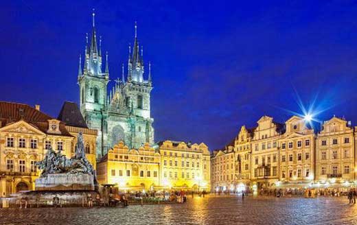 Прага ночью