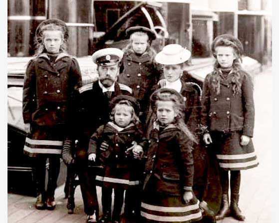 Фотография царской семьи Романовых