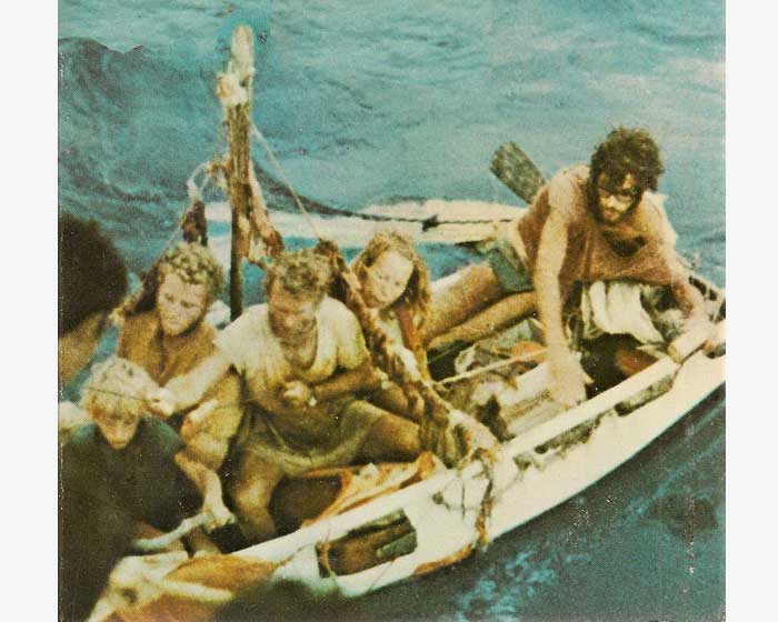 Семья Робертсонов после 38-дневнего дрейфа в океане