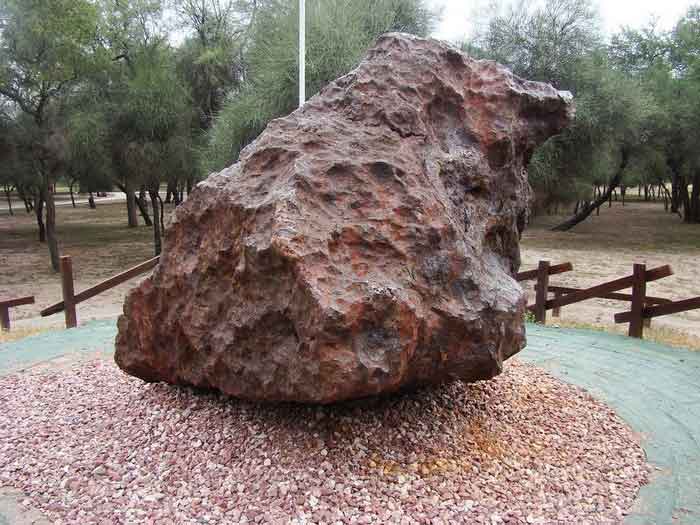 Большой кусок метеорита Кампо-дель-Сьело