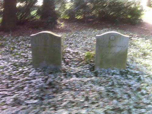 Две могилы