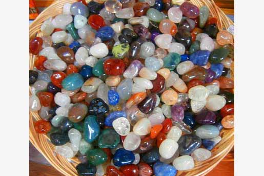 Разнообразные полудрагоценные камни