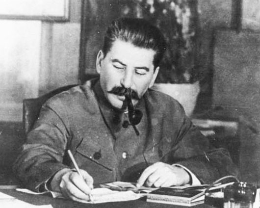 Сталин за письменным столом