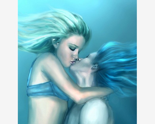 Девушка и юноша целуются под водой