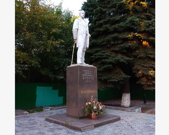 Памятник Второву